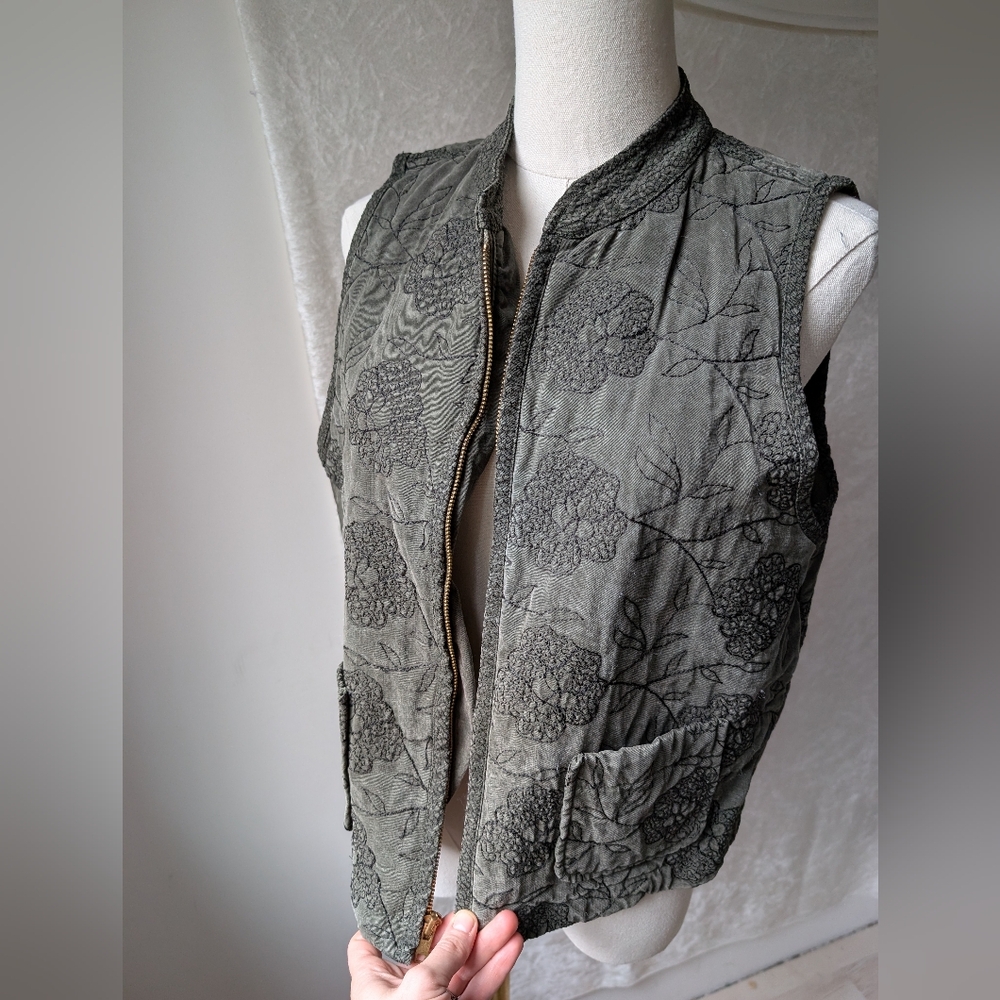 Actionwear VTG USA Made Olive Green Floral Embroidered Zip Vest Tencel